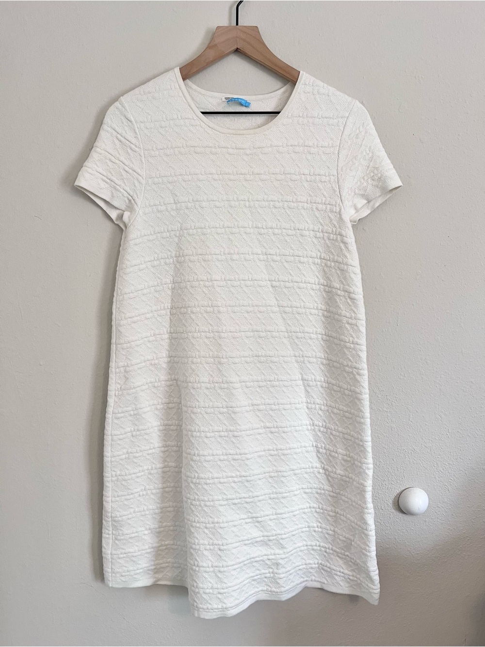 J. McLaughlin White Short Sleeve Textured Knit Shift Dress Size Medium Work